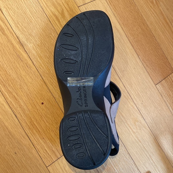 Clarks women’s sandal. New, no box. Never worn - Picture 3 of 5